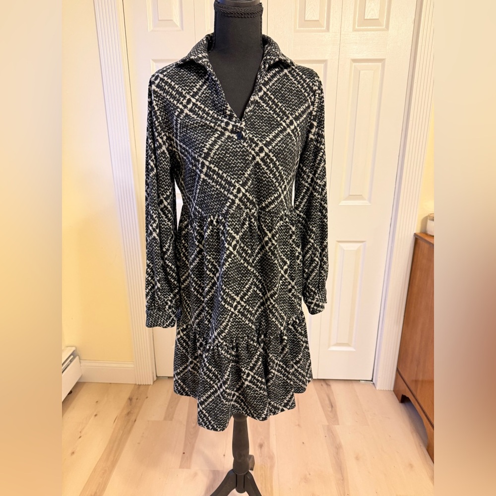 Emma & Michele Black and White Long Sleeve Dress